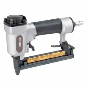 【中古】マキタ Makita AT1025HE 10mm高圧エアタッカ【ハンズクラフト佐賀】 Amazon | マキタ(Makita) 10ミリ高圧エアタッカ(赤) AT1025HE | エアタッカ